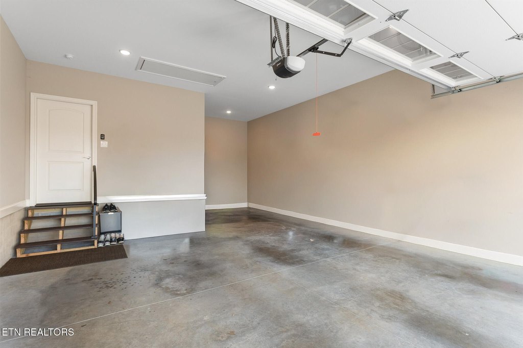 Loudon, Tennessee, 37774, United States, 3 Bedrooms Bedrooms, ,2.5 BathroomsBathrooms,Residential,Forsale,2012690