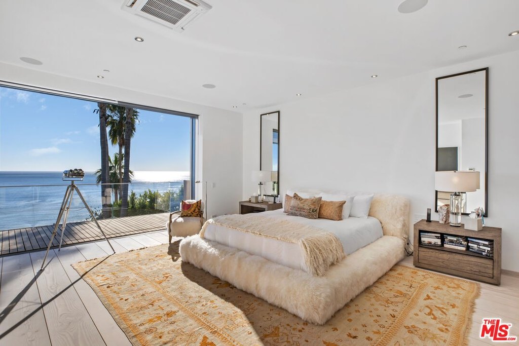 MALIBU, California, 90265, United States, 3 Bedrooms Bedrooms, ,4 BathroomsBathrooms,Residential,Forsale,2001429