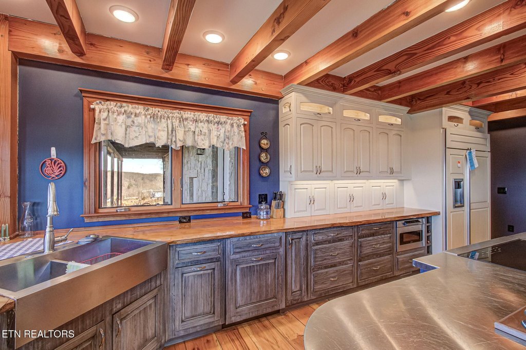 Kingston, Tennessee, 37763, United States, 5 Bedrooms Bedrooms, ,4 BathroomsBathrooms,Residential,Forsale,2012718