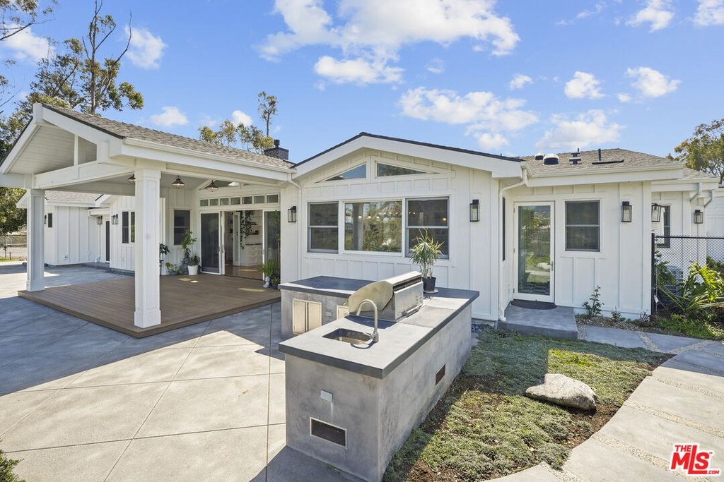 Malibu, California, 90265, United States, 5 Bedrooms Bedrooms, ,4.5 BathroomsBathrooms,Residential,Forsale,2001438