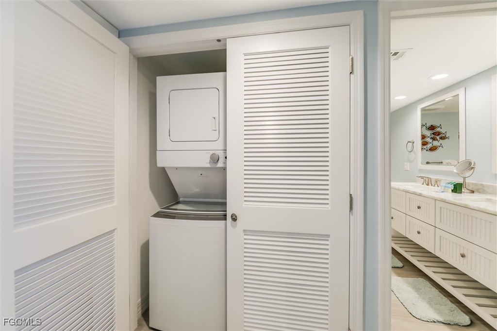 Captiva, Florida, 33924, United States, 2 Bedrooms Bedrooms, ,2 BathroomsBathrooms,Residential,Forsale,1886405