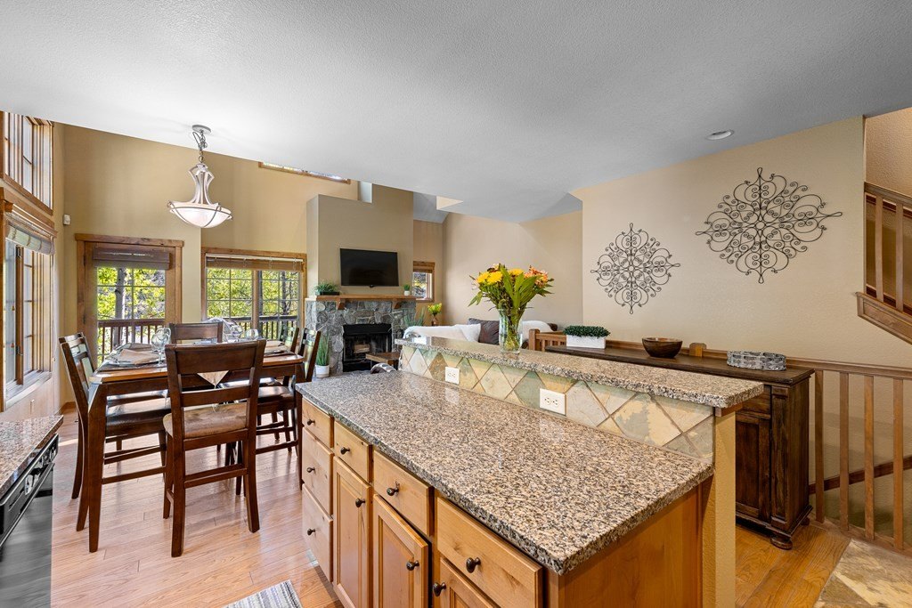 Donnelly, Idaho, 83615, United States, 2 Bedrooms Bedrooms, ,3 BathroomsBathrooms,Residential,Forsale,1996714