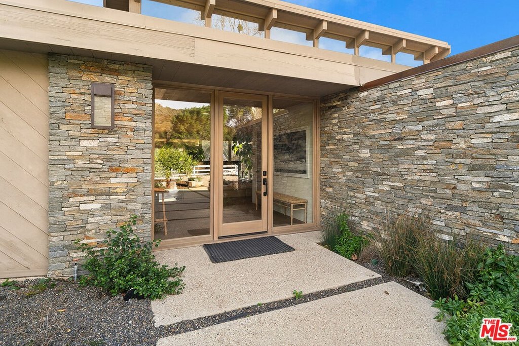 Calabasas, California, 91302, United States, 3 Bedrooms Bedrooms, ,2 BathroomsBathrooms,Residential,Forsale,2001432