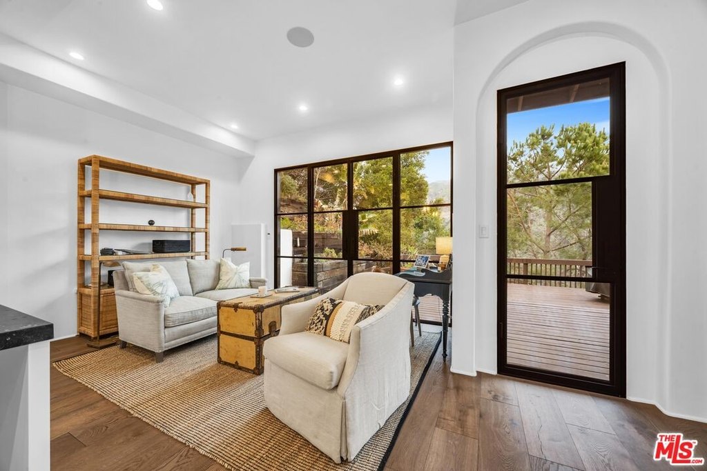 Malibu, California, 90265, United States, 4 Bedrooms Bedrooms, ,3.5 BathroomsBathrooms,Residential,Forsale,1922122