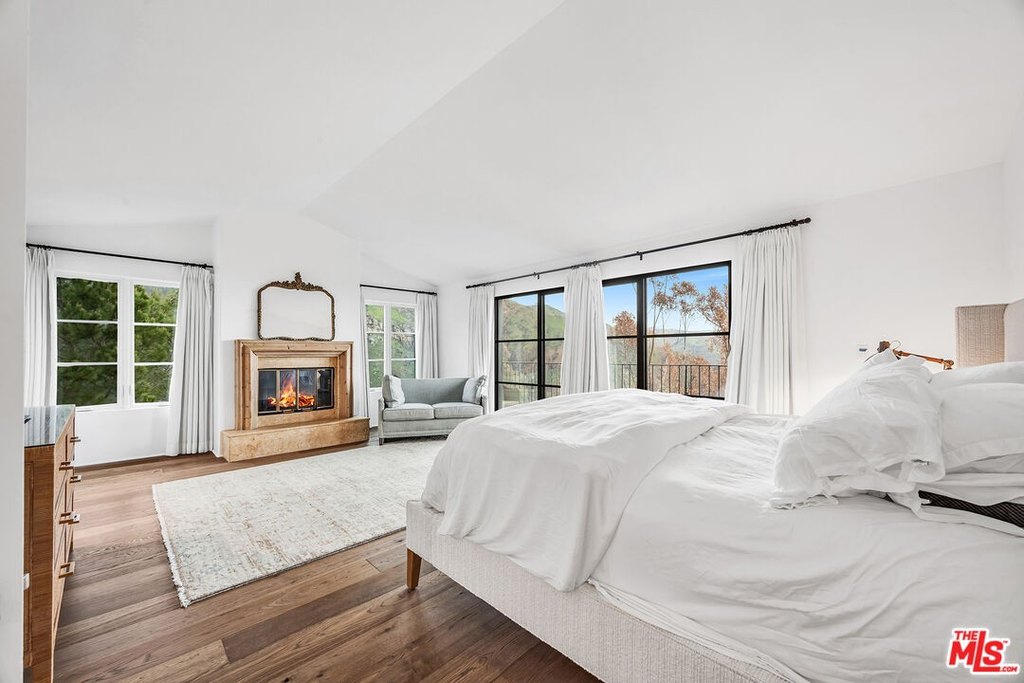 Malibu, California, 90265, United States, 4 Bedrooms Bedrooms, ,3.5 BathroomsBathrooms,Residential,Forsale,1922122