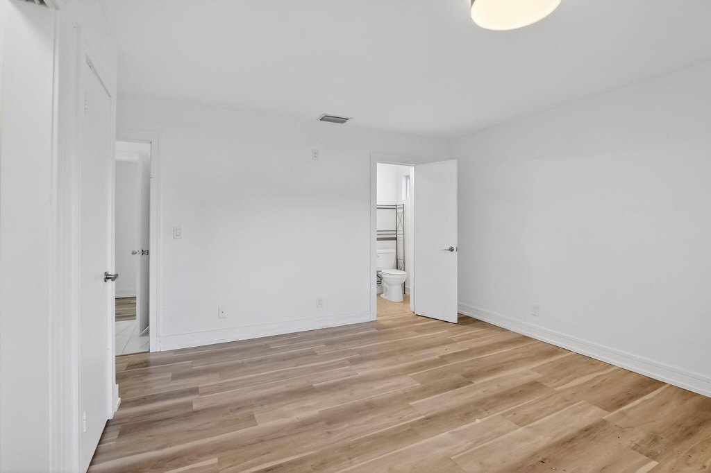 Hollywood, Florida, 33019, United States, 3 Bedrooms Bedrooms, ,2 BathroomsBathrooms,Residential,Forsale,2009886