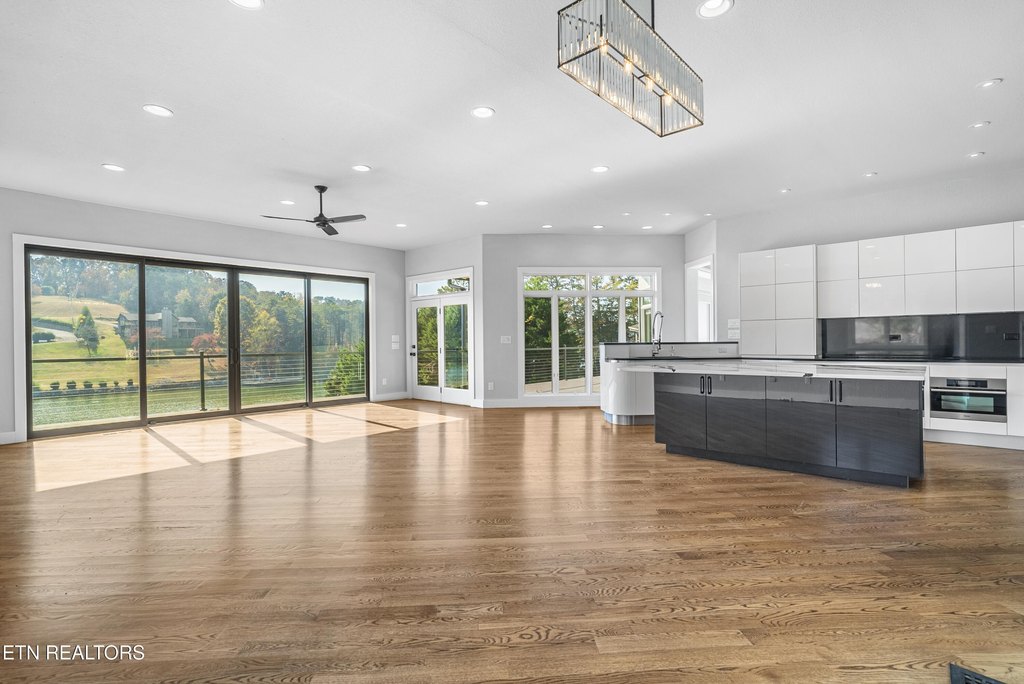 Friendsville, Tennessee, 37737, United States, 3 Bedrooms Bedrooms, ,5.5 BathroomsBathrooms,Residential,Forsale,1893721