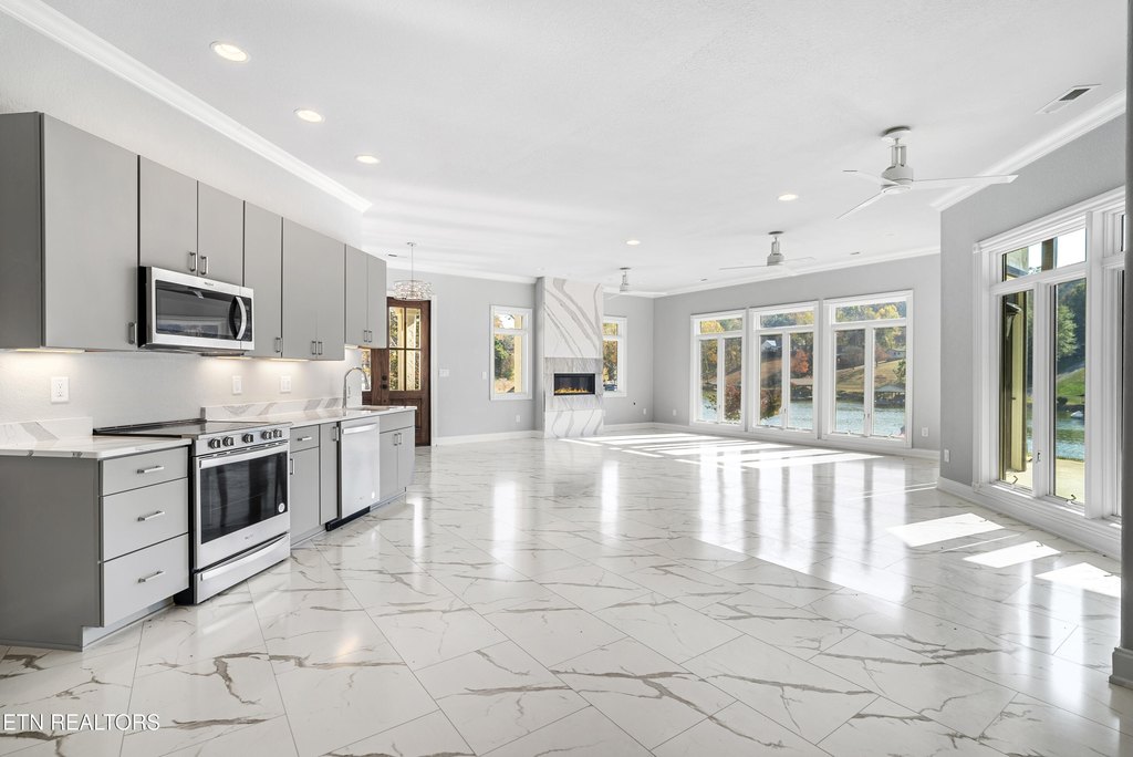 Friendsville, Tennessee, 37737, United States, 3 Bedrooms Bedrooms, ,5.5 BathroomsBathrooms,Residential,Forsale,1893721