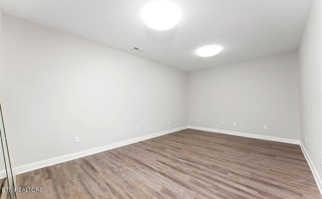 Lenoir City, Tennessee, 37771, United States, 5 Bedrooms Bedrooms, ,3.5 BathroomsBathrooms,Residential,Forsale,1999349