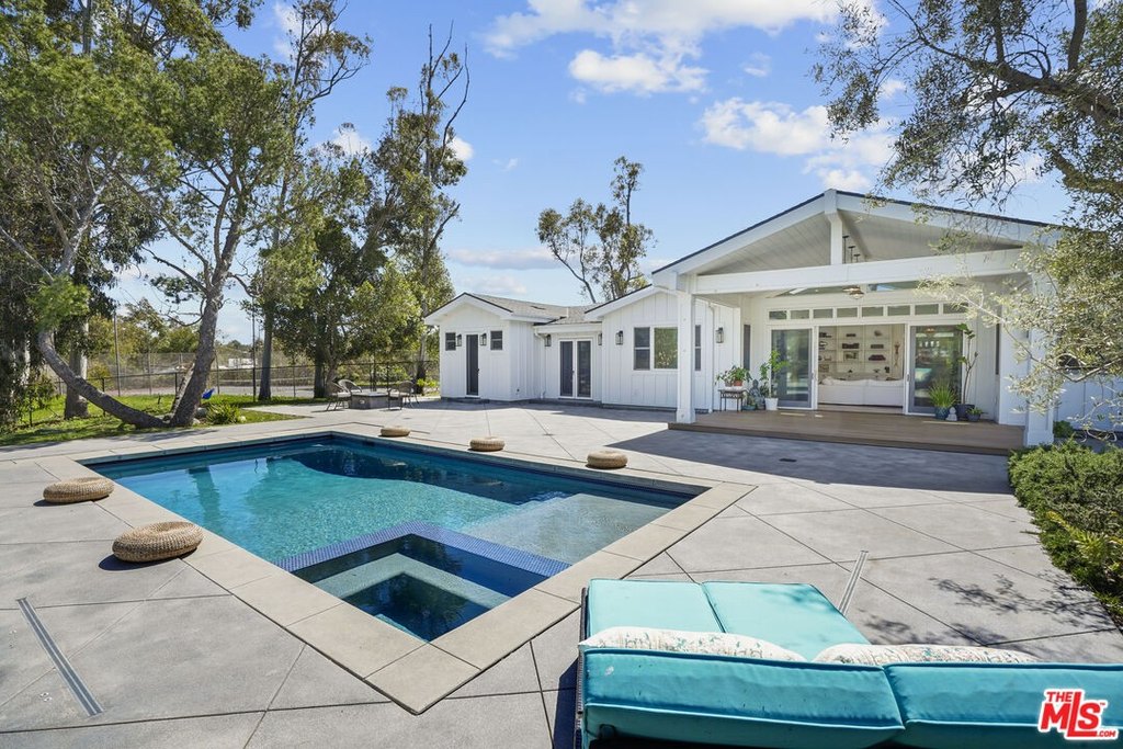 Malibu, California, 90265, United States, 5 Bedrooms Bedrooms, ,4.5 BathroomsBathrooms,Residential,Forsale,2001438