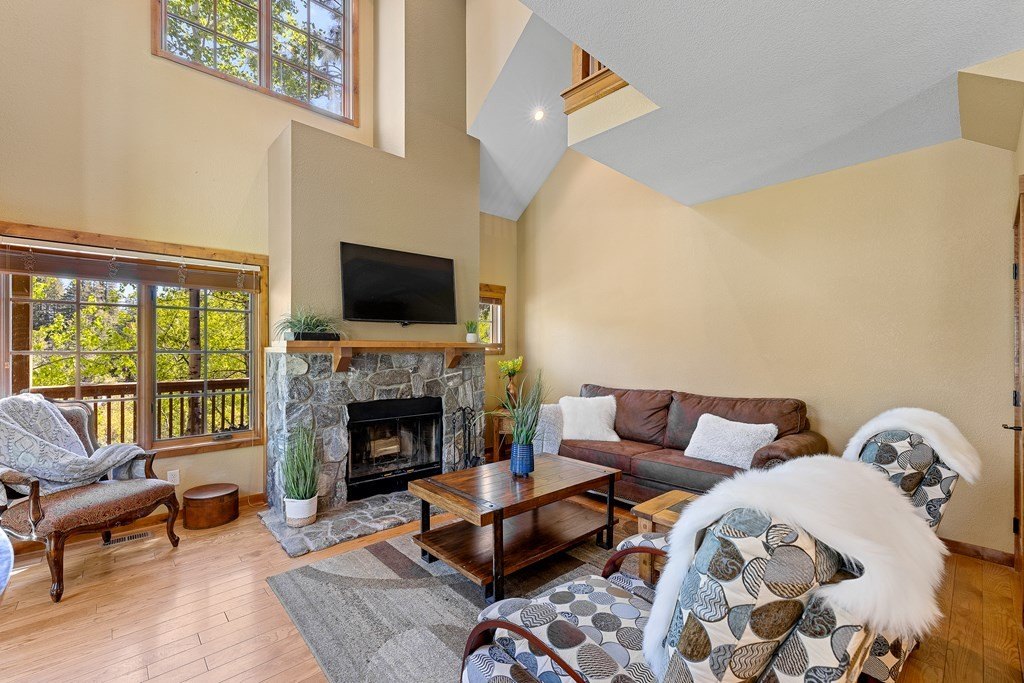 Donnelly, Idaho, 83615, United States, 2 Bedrooms Bedrooms, ,3 BathroomsBathrooms,Residential,Forsale,1996714