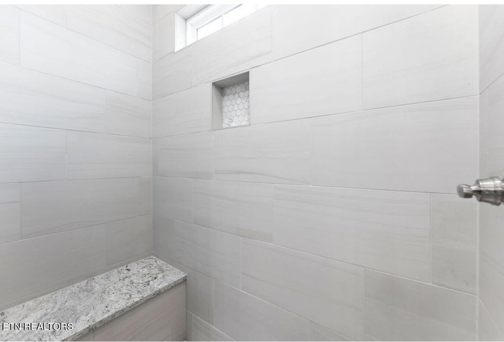 Lenoir City, Tennessee, 37771, United States, 5 Bedrooms Bedrooms, ,3.5 BathroomsBathrooms,Residential,Forsale,1999349