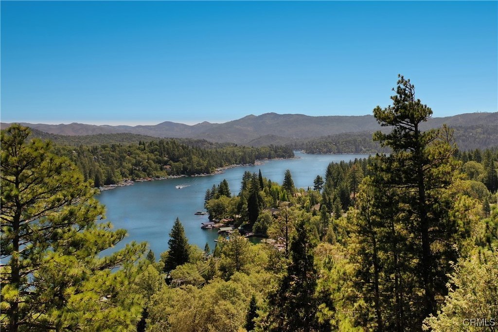 Lake Arrowhead, California, 92352, United States, 4 Bedrooms Bedrooms, ,5 BathroomsBathrooms,Residential,Forsale,1968450