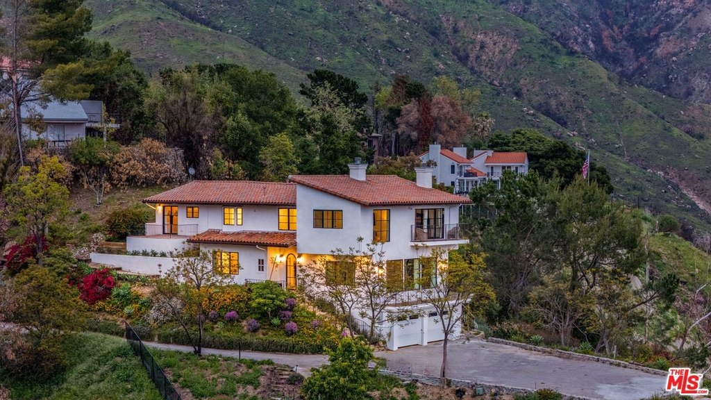 Malibu, California, 90265, United States, 4 Bedrooms Bedrooms, ,3.5 BathroomsBathrooms,Residential,Forsale,1922122